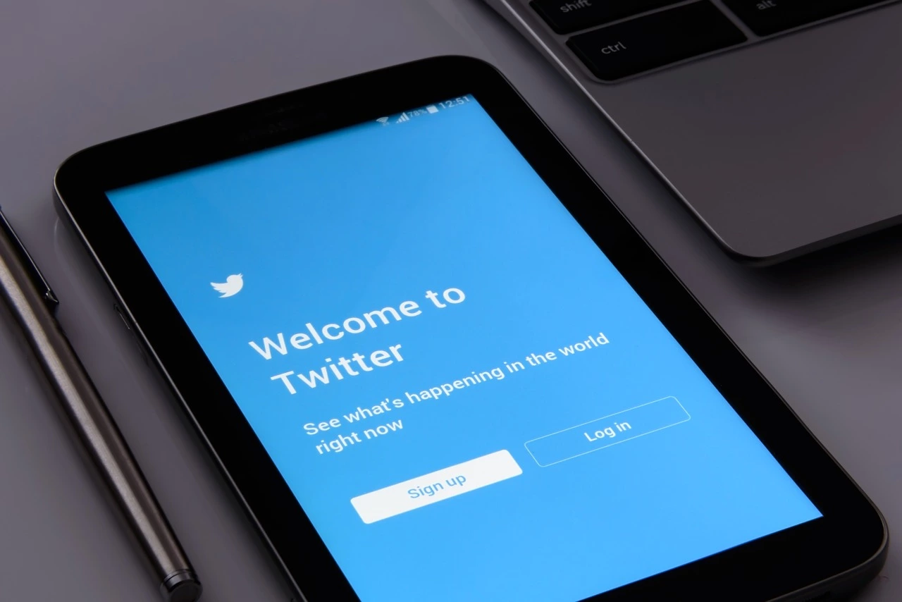 Data of 400 million Twitter users up for sale