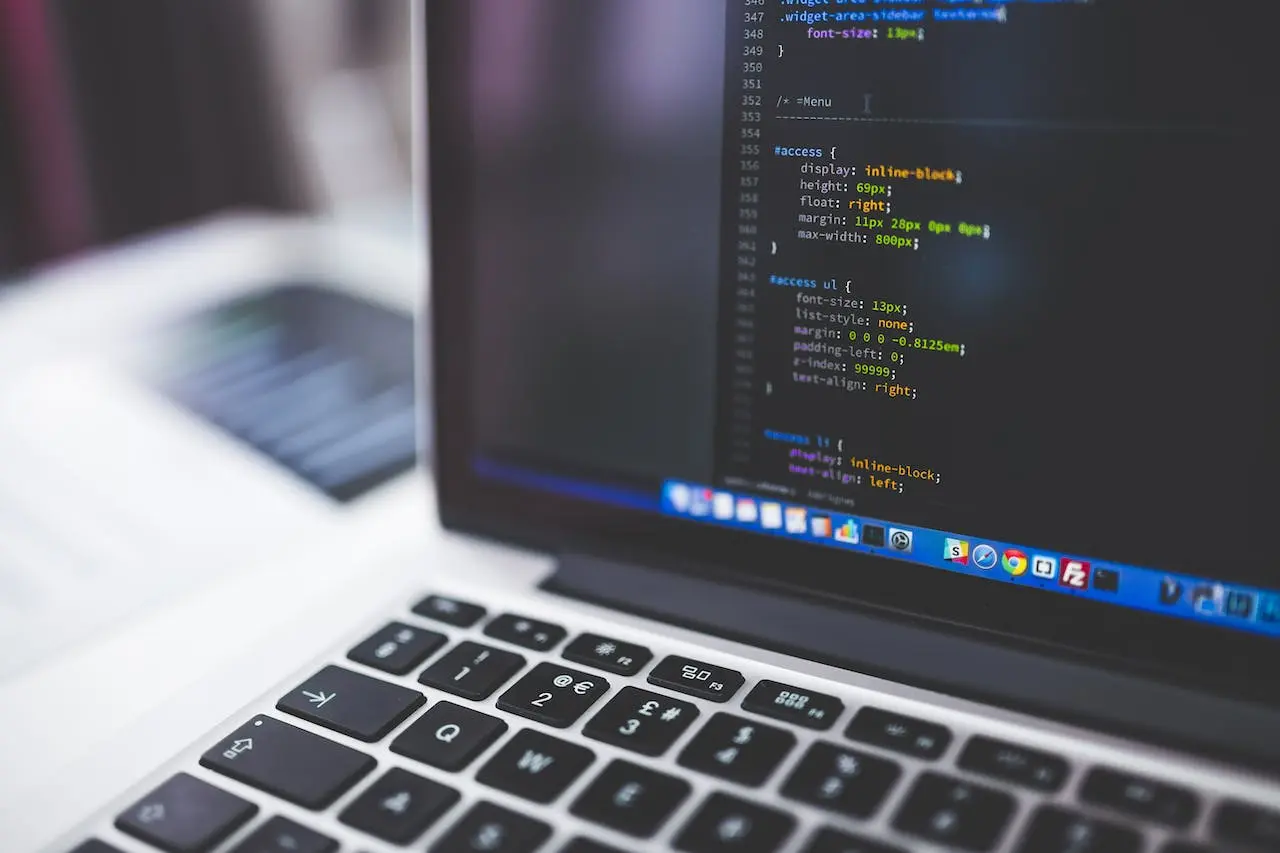 Web Development Bootcamps vs. Traditional Degrees: Which Is Right for You?